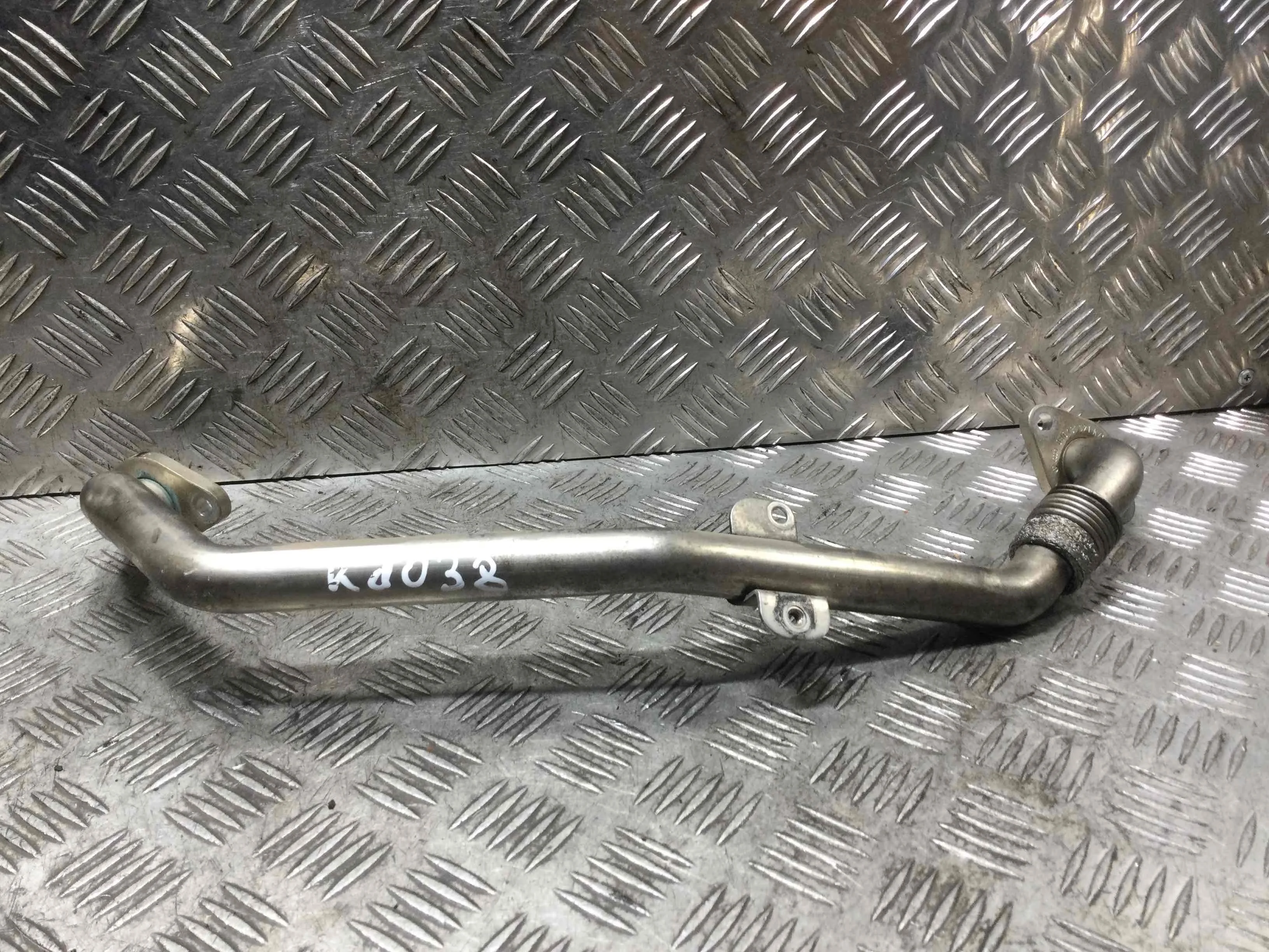 Трубка системы рециркуляции EGR Audi A4 B7 (2004-2008) дизель 2.0 TDI Механика Седан