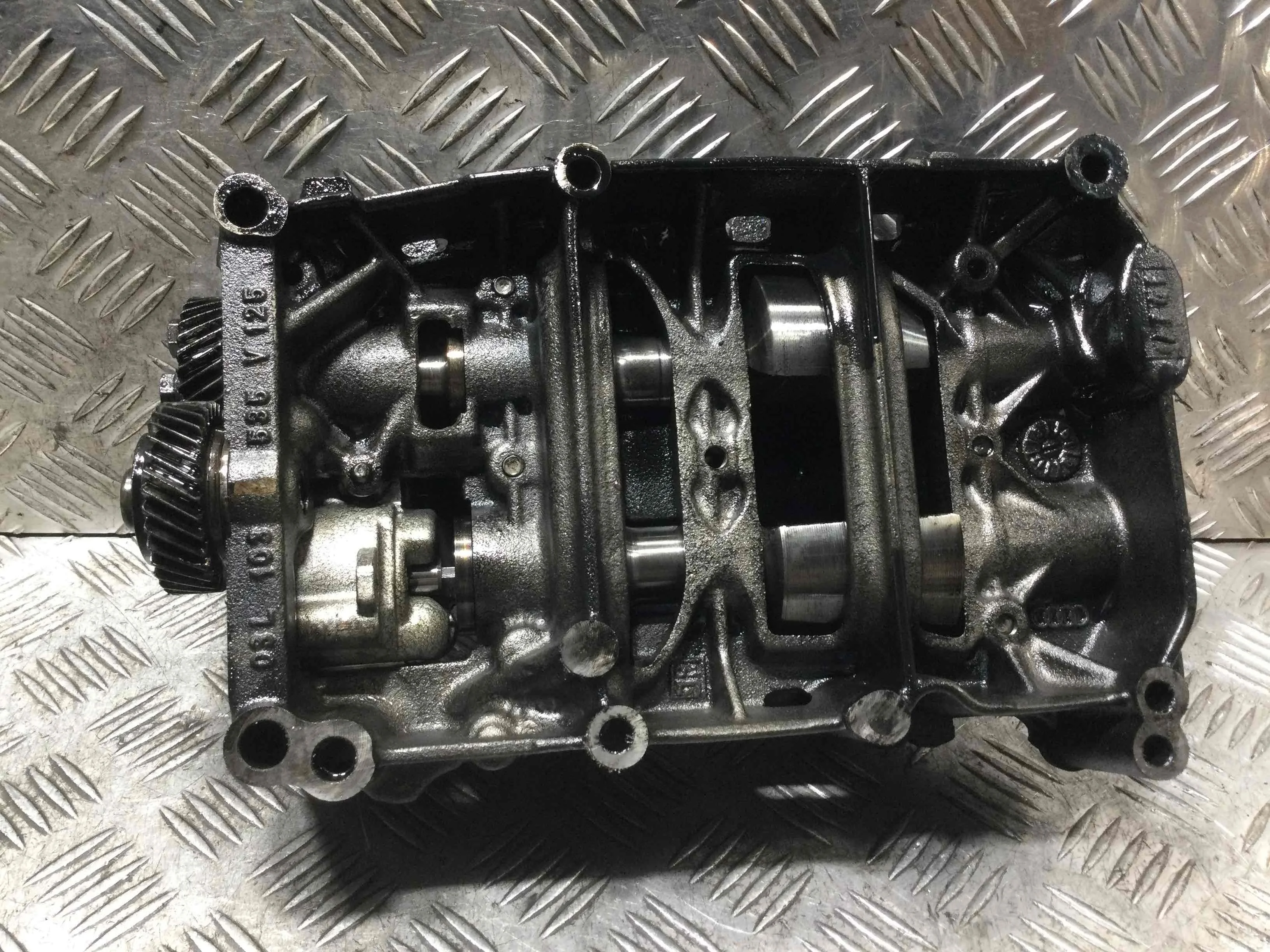 Насос масляный Audi A4 B7 (2004-2008) дизель 2.0 TDI Механика Седан