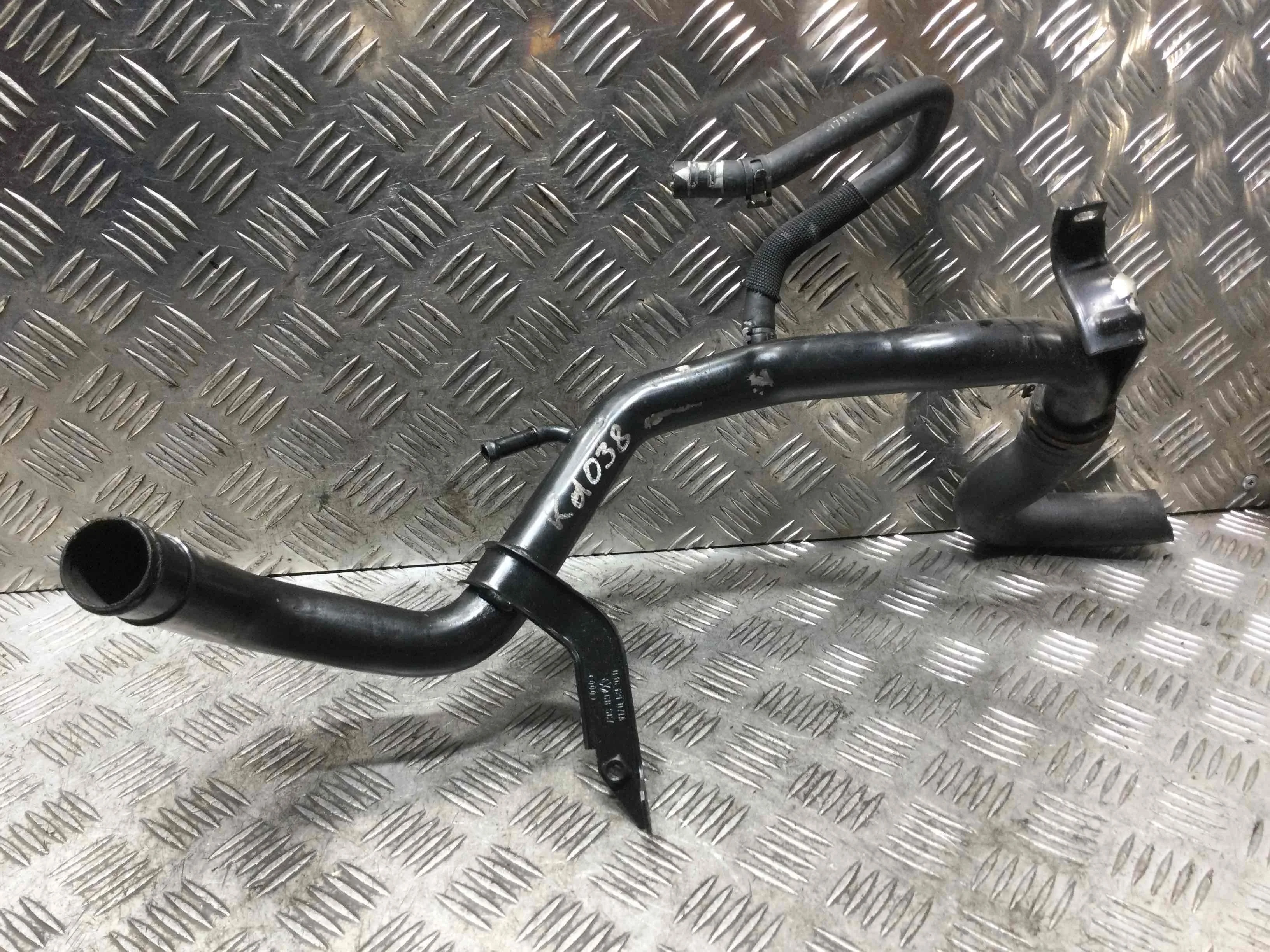 Трубка охлаждающей жидкости металлическая Audi A4 B7 (2004-2008) дизель 2.0 TDI Механика Седан