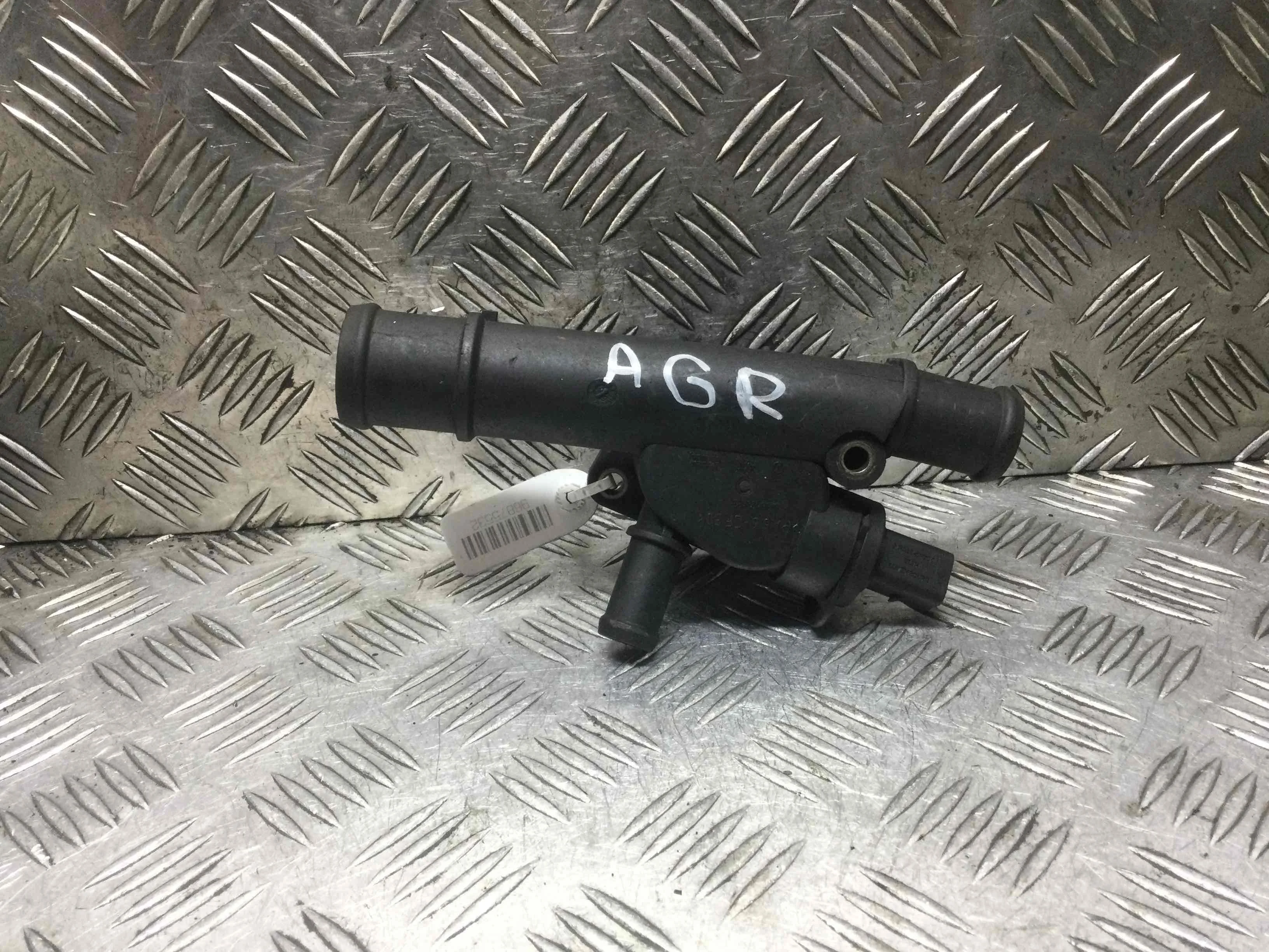 Фланец (тройник) системы охлаждения Volkswagen Golf 4 поколение (1997-2004) дизель 1.9 TDI Автомат Х/б