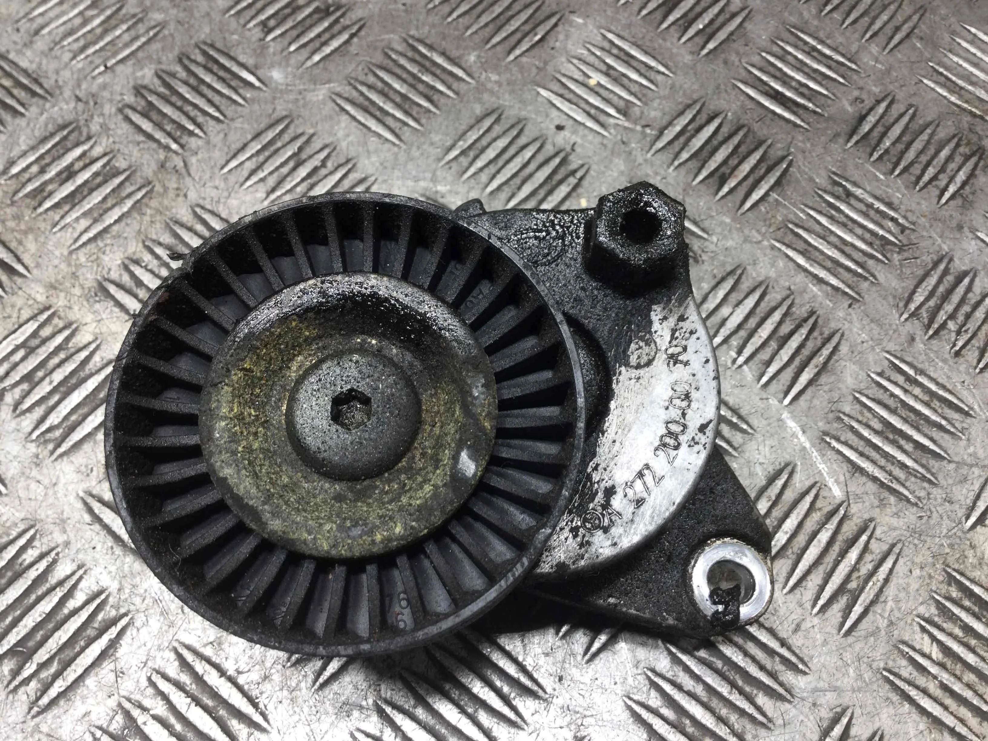 Натяжитель ремня генератора Mercedes CLK W209/A209 [рестайлинг] (2005-2010) бензин 3.0 i Автомат