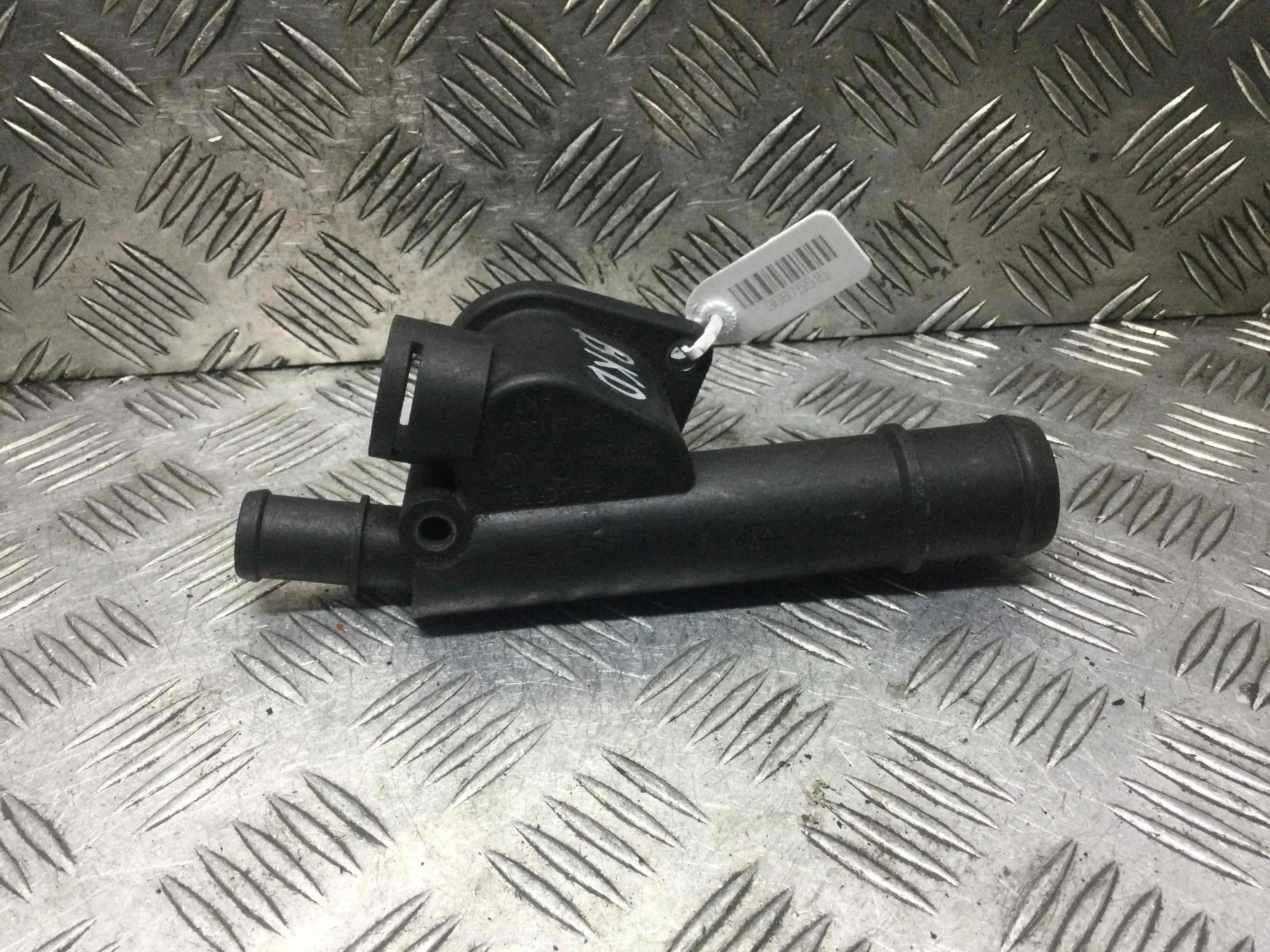 Фланец (тройник) системы охлаждения Audi A3 8P (2003-2005) дизель 2.0 TDI DSG Х/б