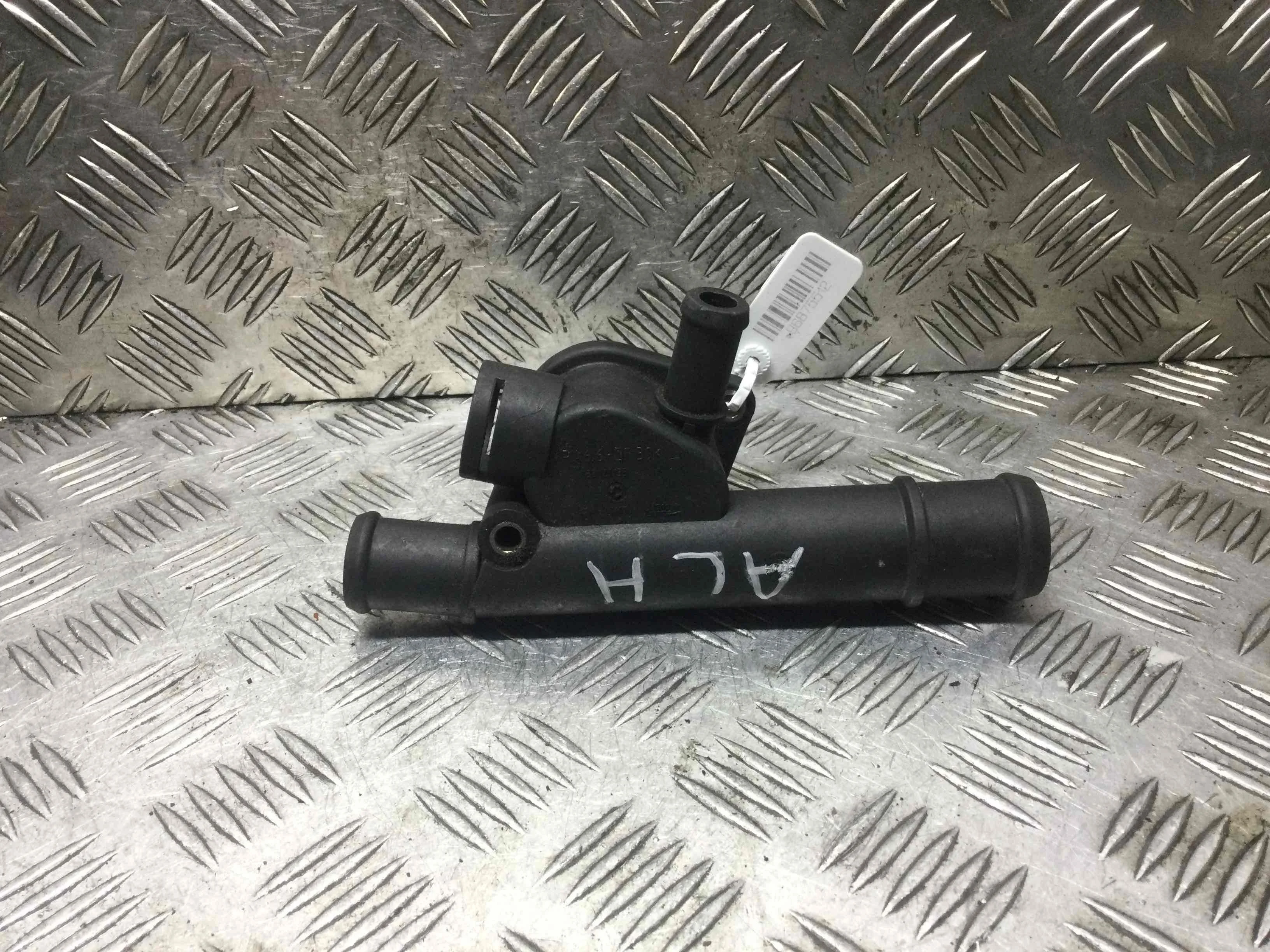 Фланец (тройник) системы охлаждения Skoda Octavia Tour (1996-2000) дизель 1.9 TDI Механика Х/б