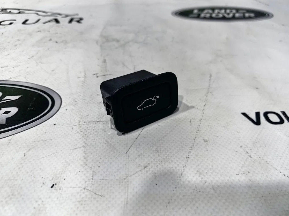 Кнопка закрывания багажника Volvo S60 XC60 XC70 P3 XC70 II рестайлинг (2013—2016)