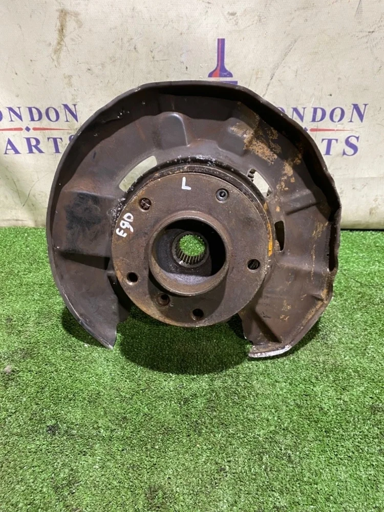 Кулак задний BMW E90