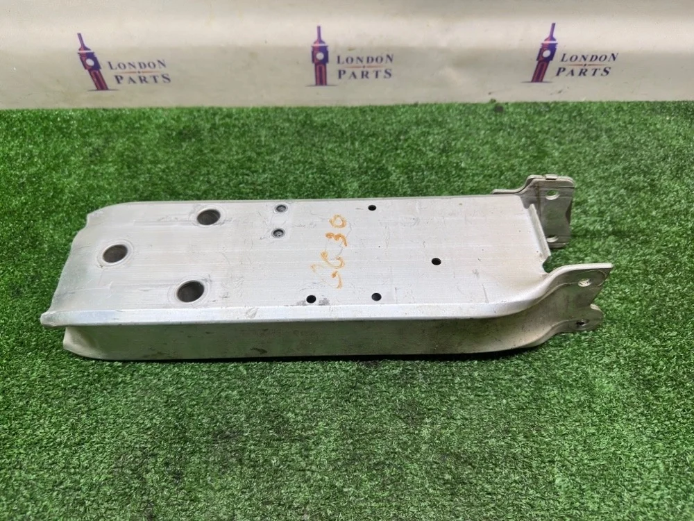 Кронштейн усилителя бампера BMW F30