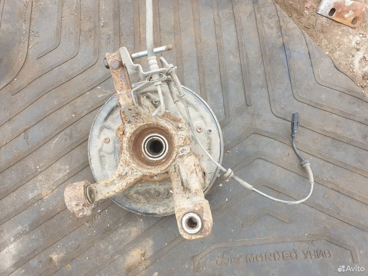 Кулак задний левый renault duster дастер 4wd сборе