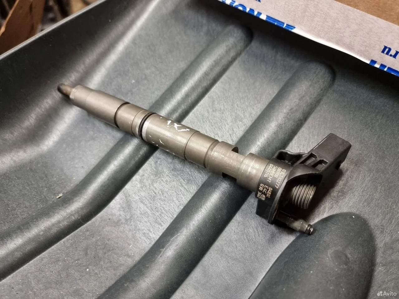 Форсунка топливная 03l130277 2.0 tdi cba cbb vw cc