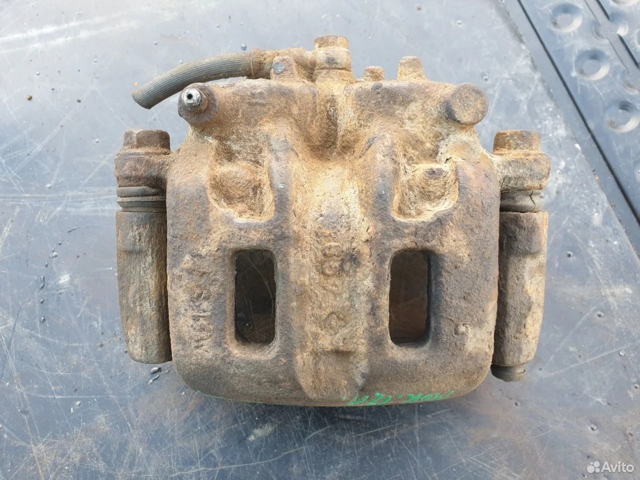 Суппорт тормозной передний левый pajero 3 паджеро