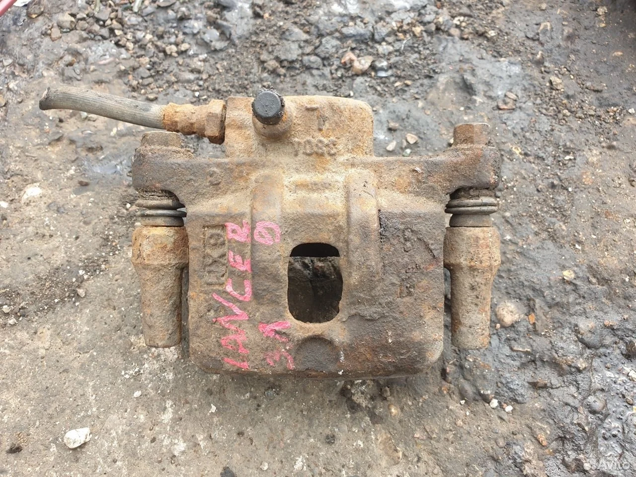 Суппорт тормозной задний левый lancer ix лансер 9