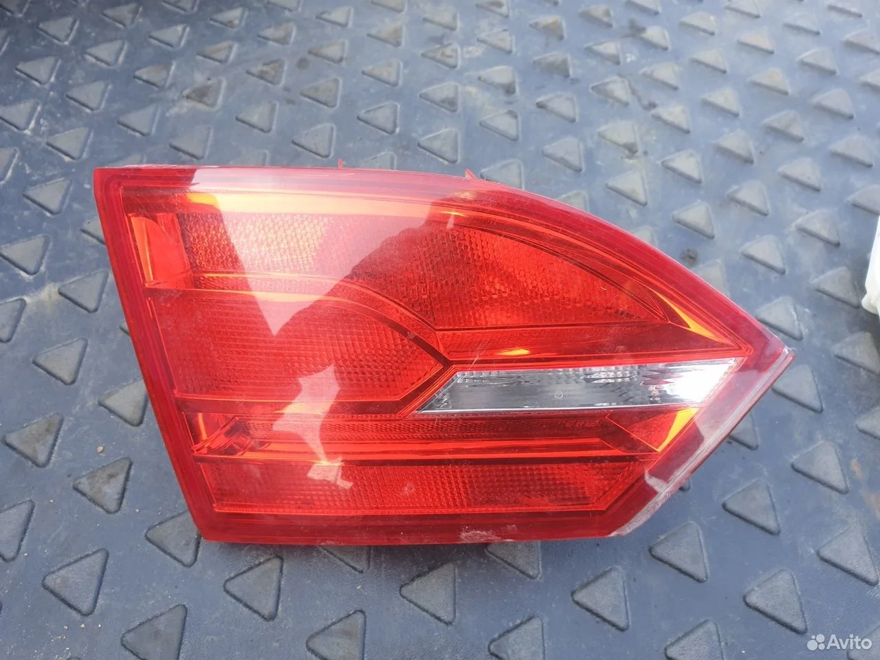 Фонарь зад внутренний левый vw jetta vi джетта 6