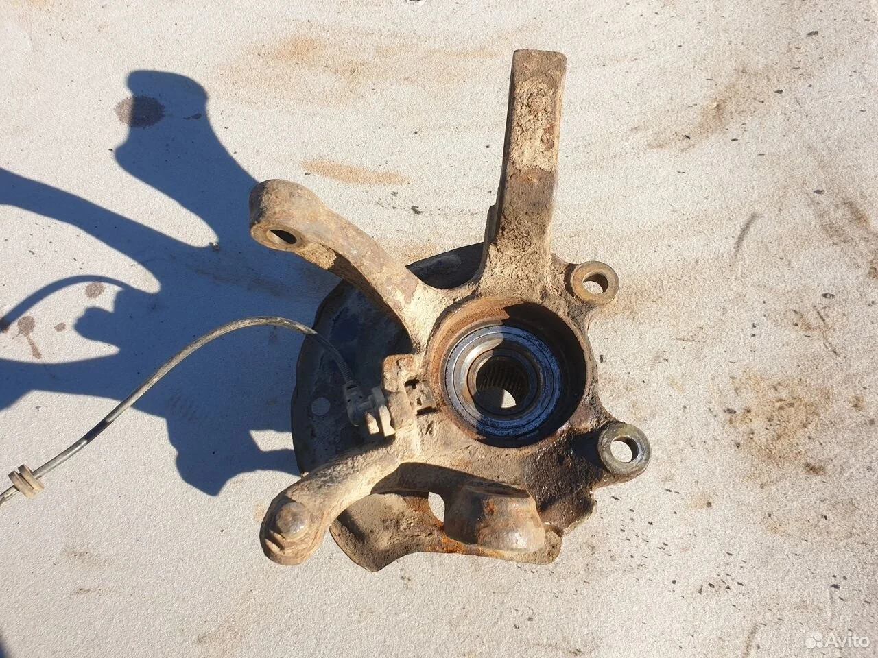 Кулак поворотный левый ступица nissan x-trail t30