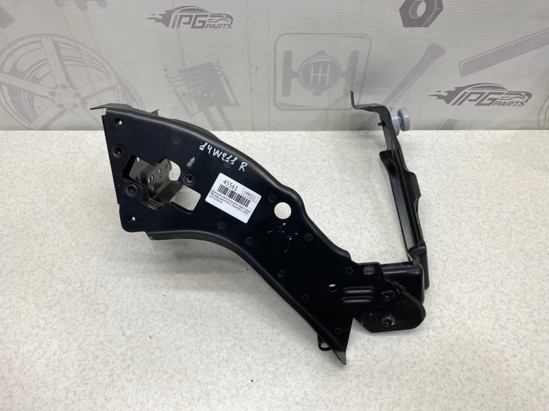 Кронштейн крепления рамки фары правый Mercedes-benz 2008 W211