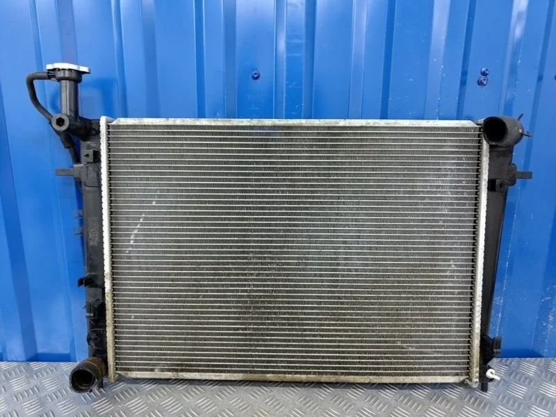 Радиатор охлаждения Hyundai Tucson 2008 253102E170 JM 2.0 G4GC