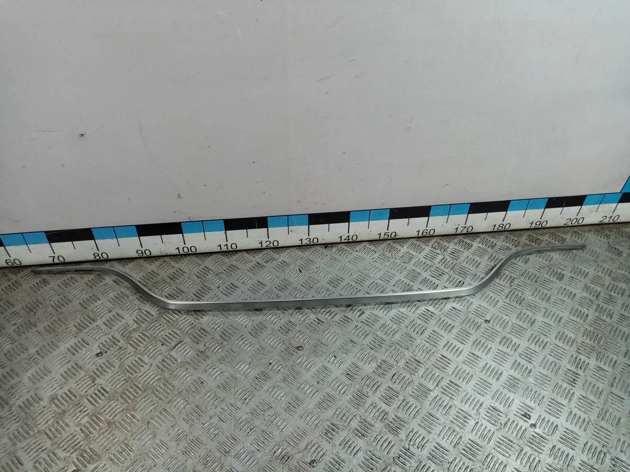 [Б/У] Спойлер заднего бампера W213 AMG - (Состояние: небольшие потертости) [ХОРОШЕЕ] [Код: 00585268 ]