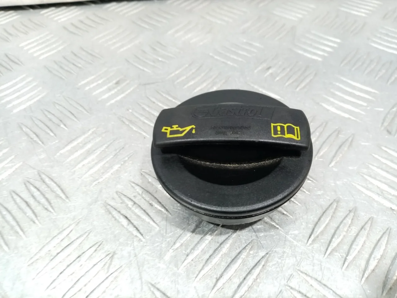 [Б/У] Крышка заливной масляной горловины [Код: 00585504 ]