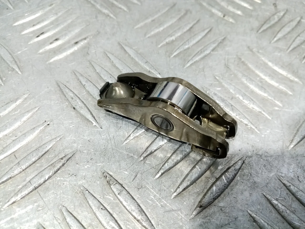 [Б/У] Рокер клапана VAG [Код: 00585916 ]