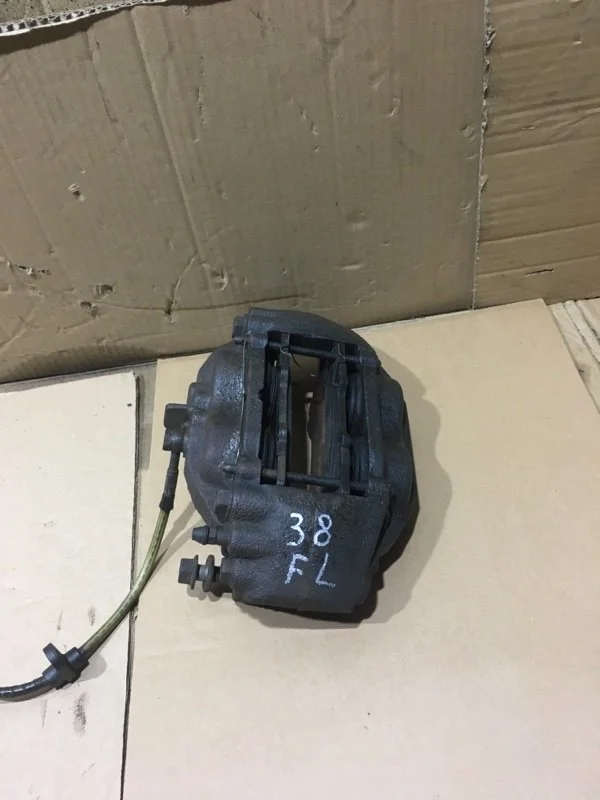 Суппорт тормозной Toyota Land Cruiser 2011 4775060280 URJ200 1VD-FTV 4.5, передний левый