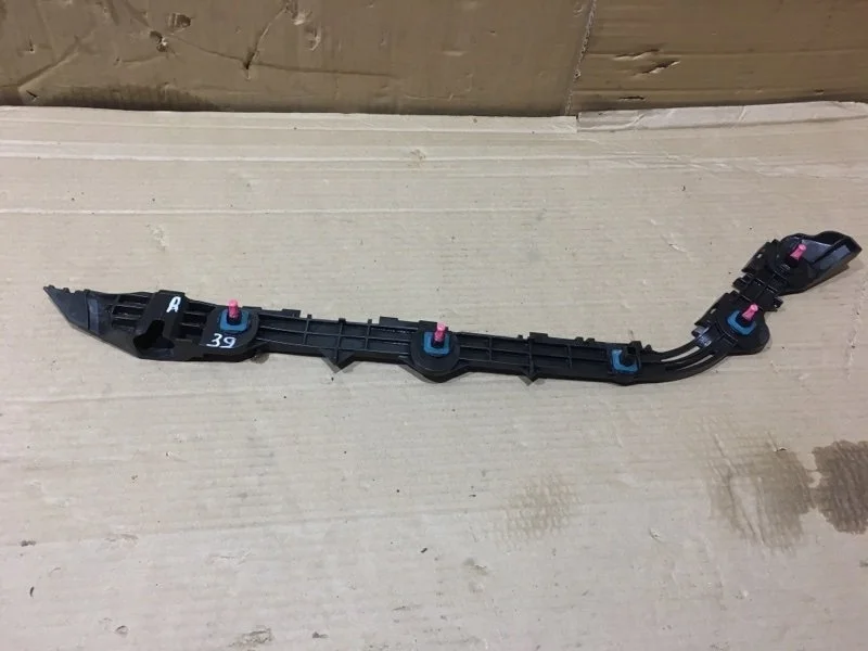 Кронштейн заднего бампера правый Lexus Es200 2016 5215733030 XV60 6AR-FSE