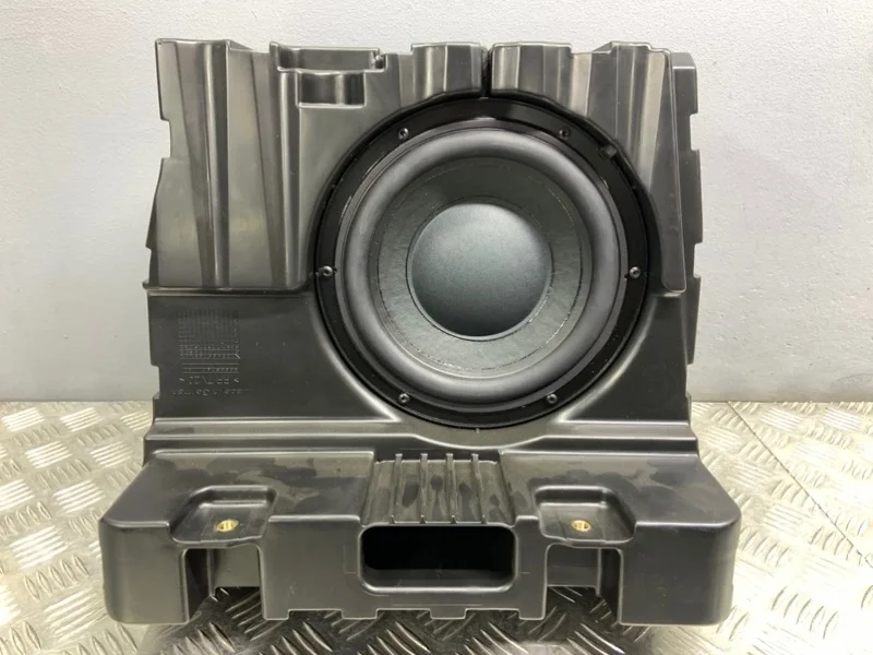 Сабвуфер Porsche Panamera 970