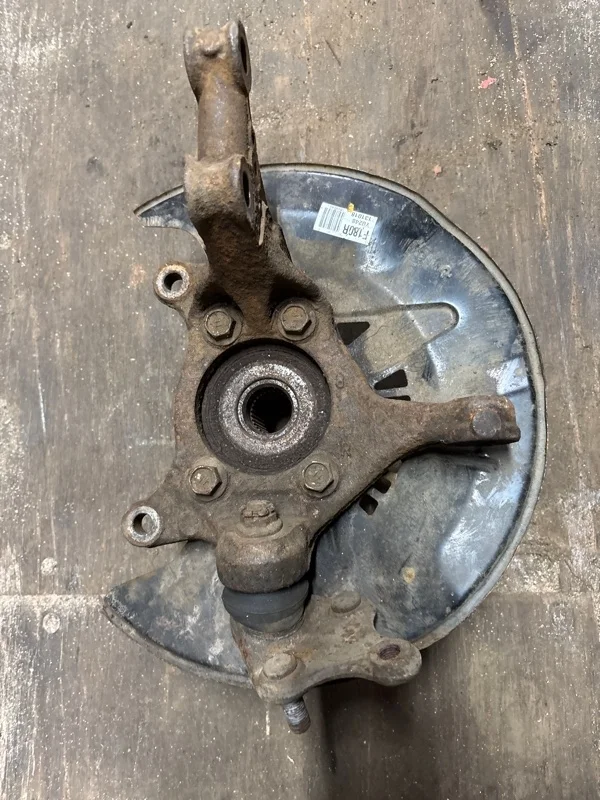 Кулак поворотный правый Toyota Rav 4 (Ca40) (2012-2019) 2015 4321142081