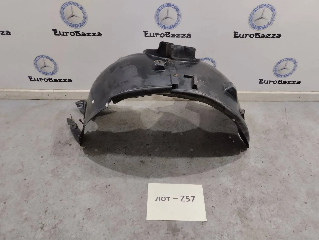 Передний левый подкрылок Mercedes X164