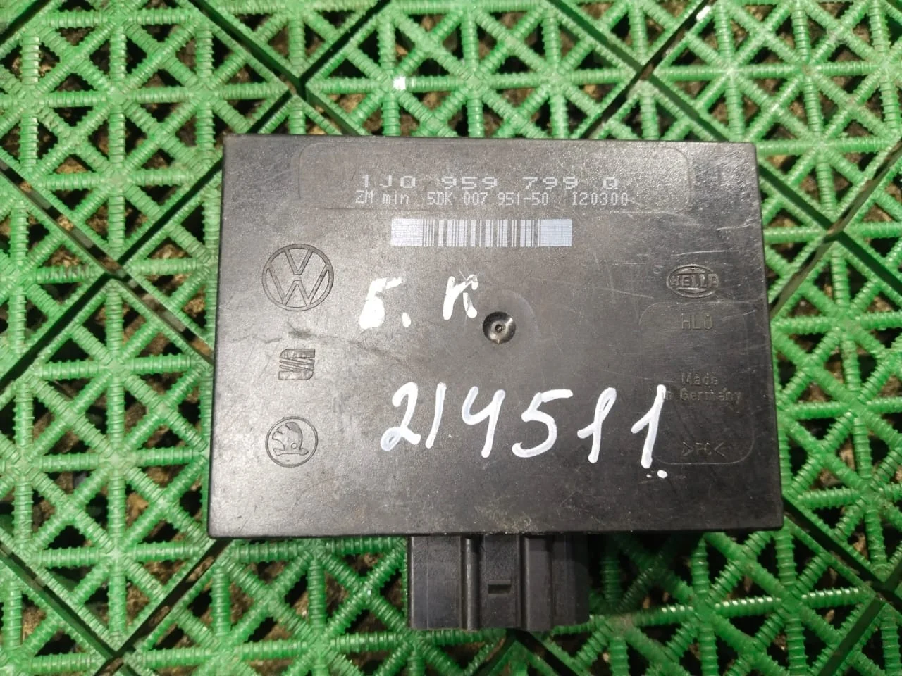 Блок комфорта SKODA OCTAVIA 1U, VOLKSWAGEN GOLF 4, PASSAT B5 Б/У PASSAT B3(1987-1993)