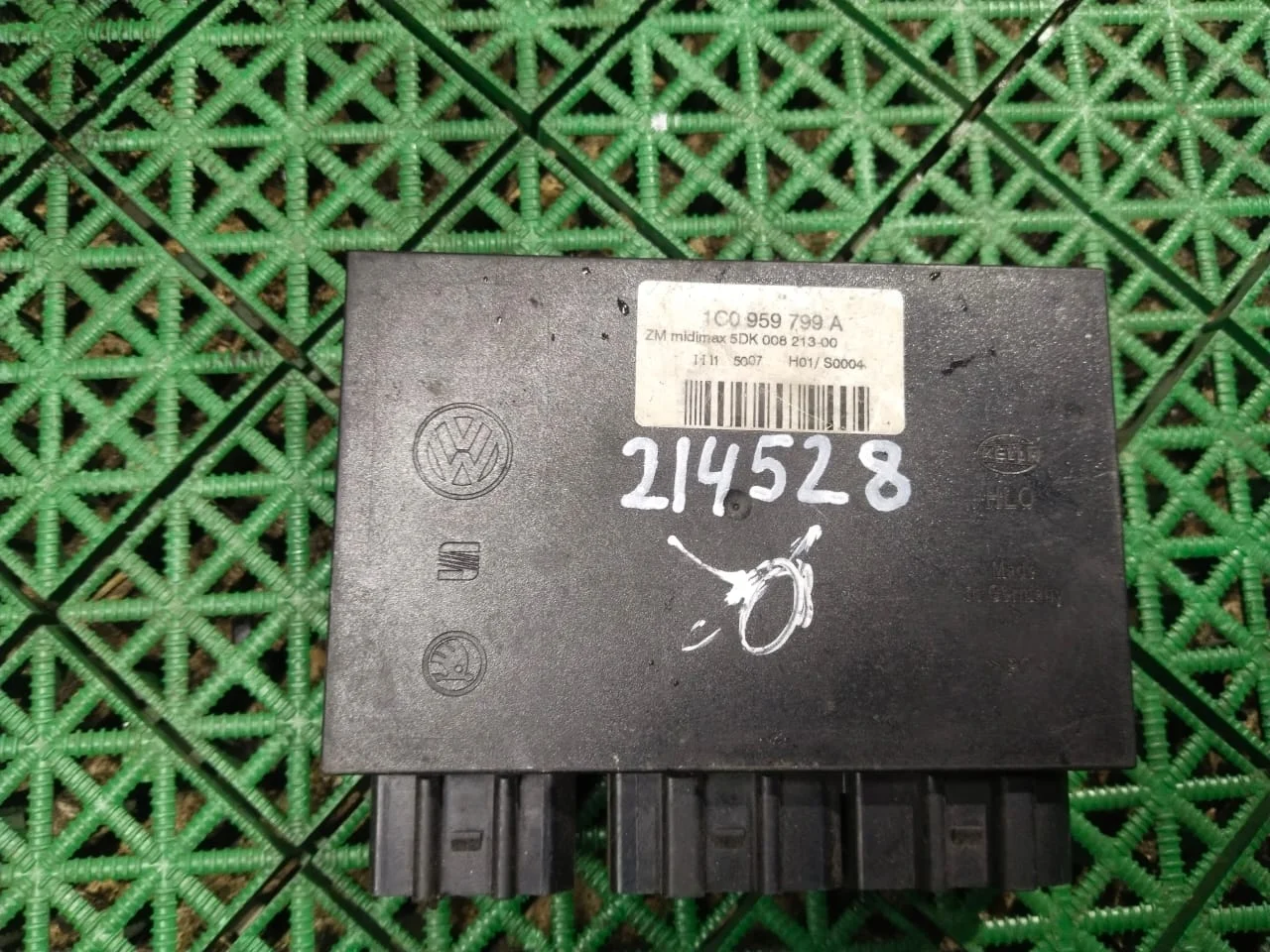 Блок комфорта SKODA OCTAVIA 1U, VOLKSWAGEN PASSAT B5 1997- Б/У PASSAT B5+(2001-2004)