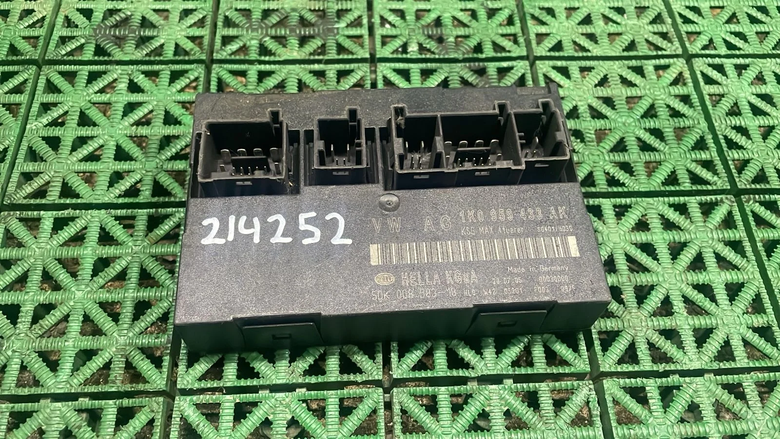 Блок комфорта SKODA OCTAVIA 1Z, VOLKSWAGEN GOLF 5, CADDY, TOURAN 2004- Б/У OCTAVIA 1Z(2004-2012);CADDY(2004-2014)