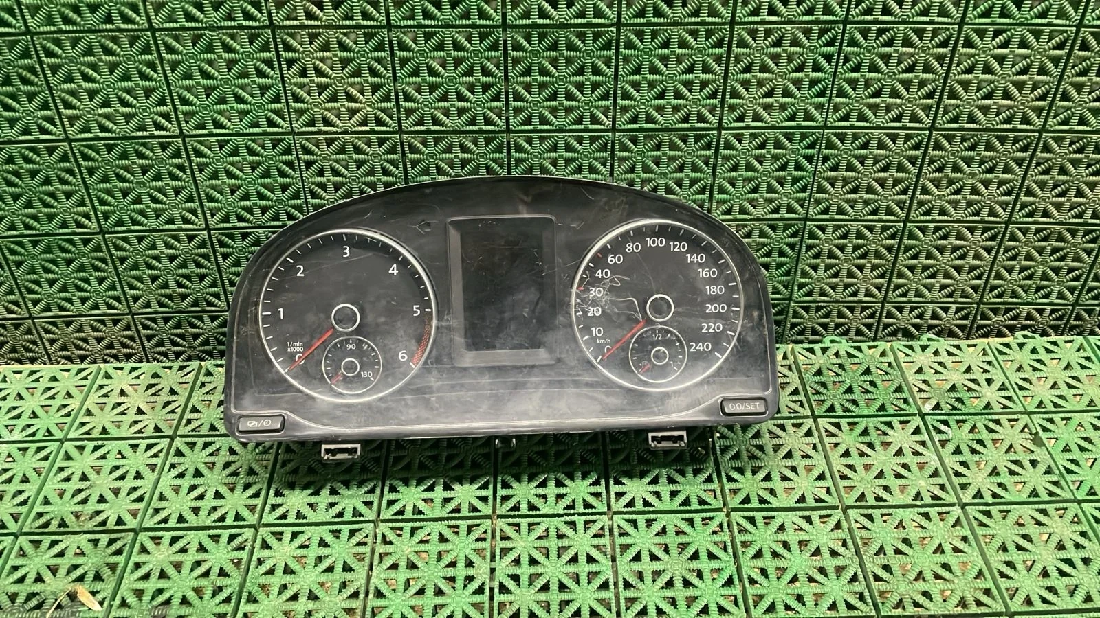 Панель приборов, комбинация приборов VOLKSWAGEN CADDY 2011- б/у CADDY(2004-2014)