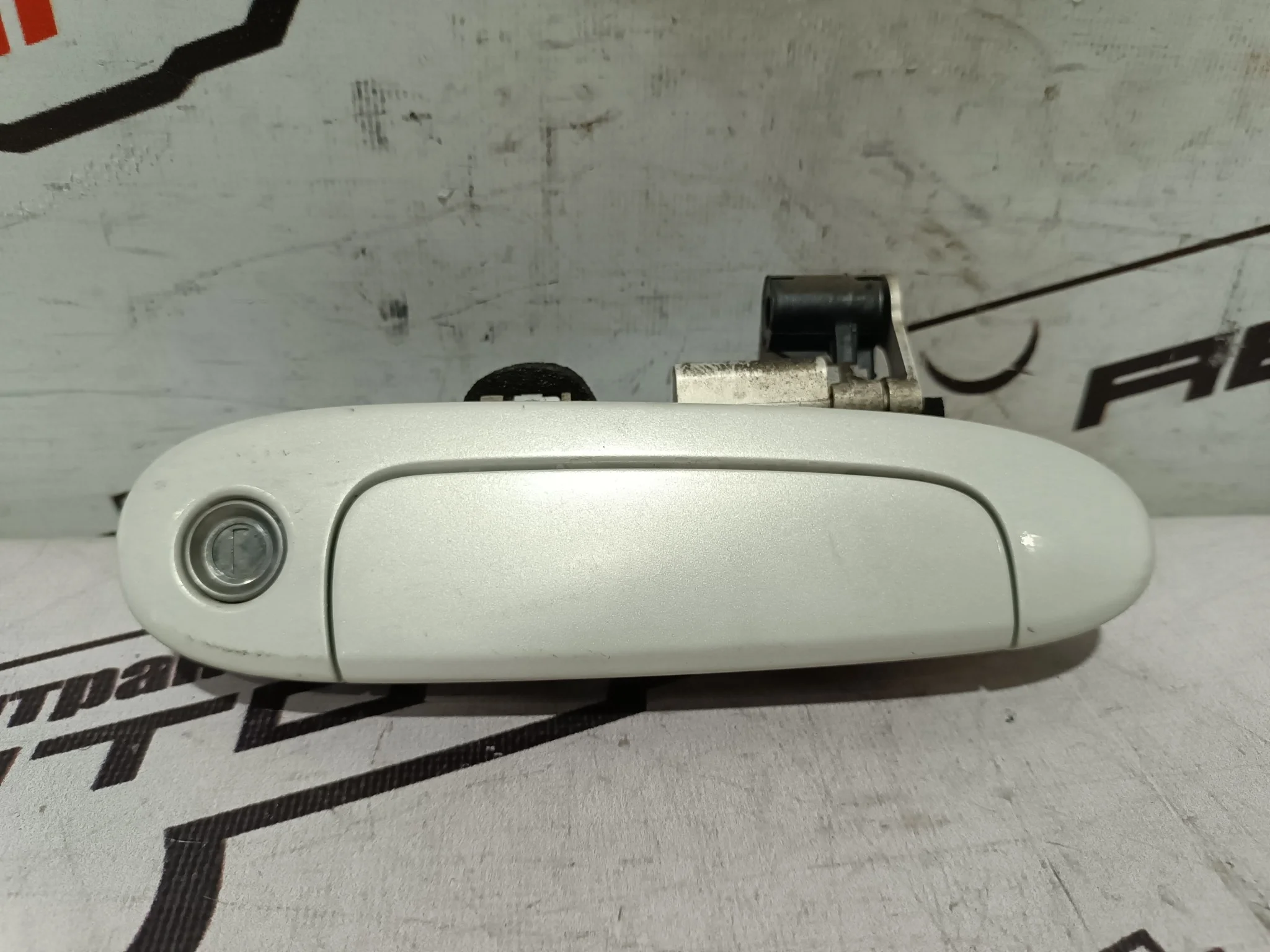 РУЧКА ДВЕРИ ВНЕШНЯЯ TOYOTA ПЕРЕД ПРАВО 6921052010 белый перламутр, 057 KA7932Z