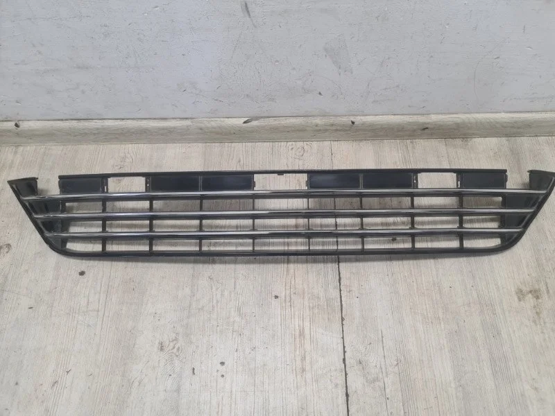 Решетка бампера центральная VW Touareg FL -line 2014-2018 7P