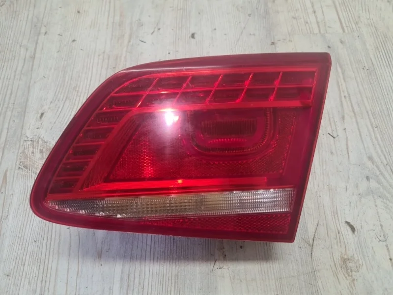 Фонарь в крышку багажника VW Passat B7 2011-2015 3C