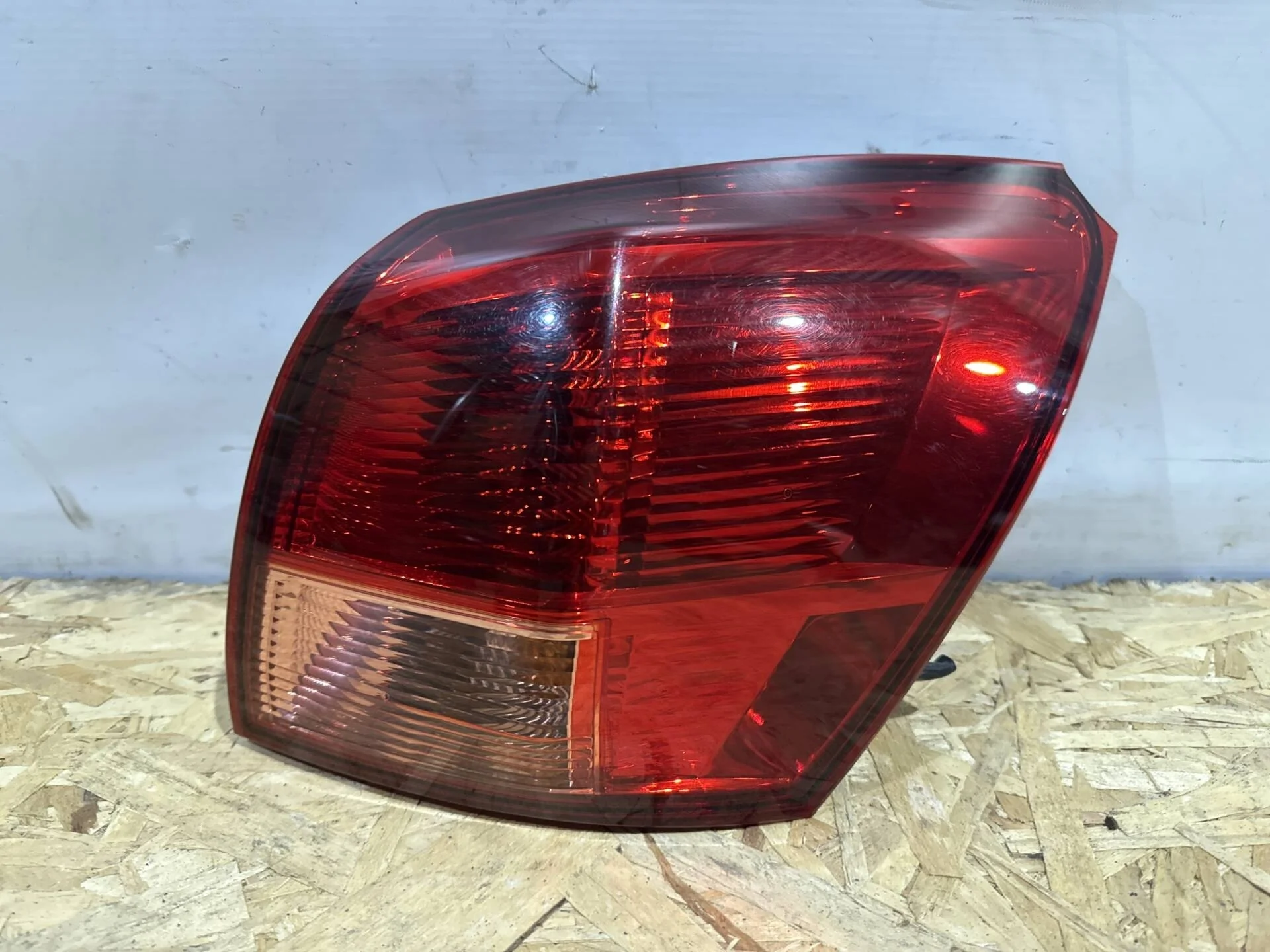 Фонарь задний правый Nissan Qashqai J10