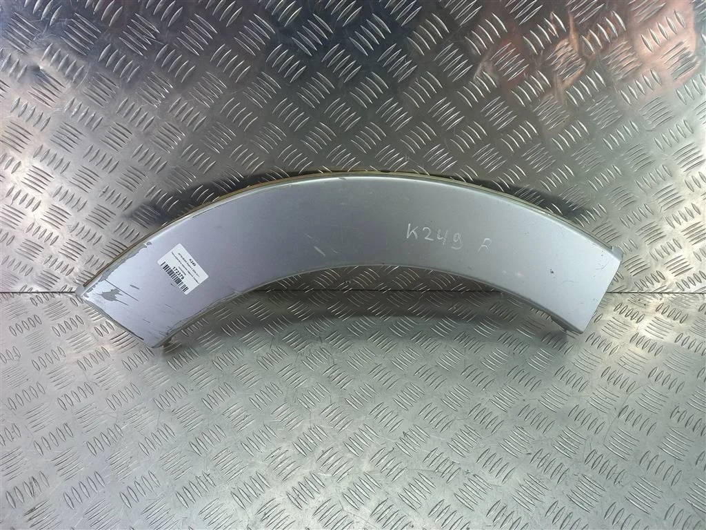 Накладка крыла заднего правая MITSUBISHI PAJERO I