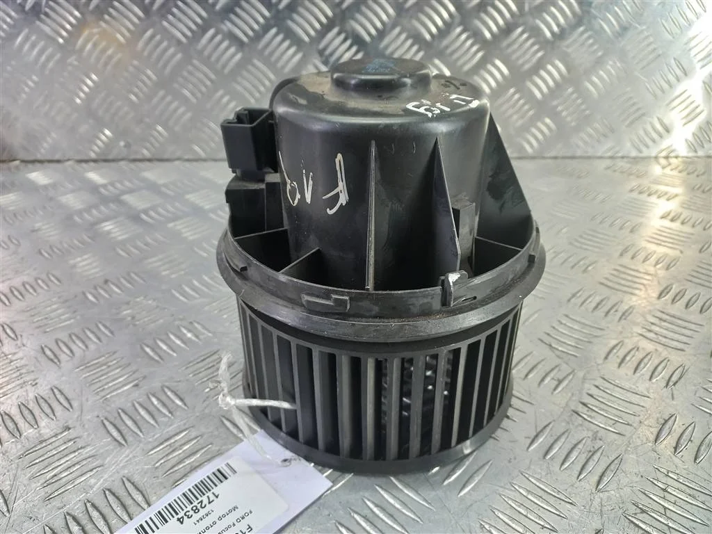 Моторчик отопителя FORD Focus II рестайлинг (2007