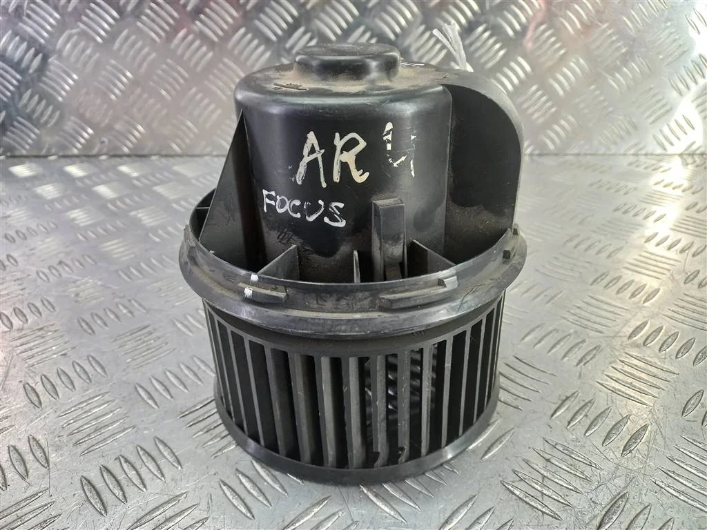 Моторчик отопителя FORD Focus II (2005—2008)