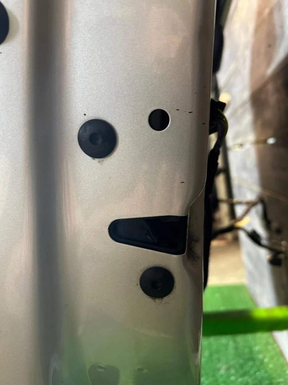 Замок двери передний левый Skoda Rapid