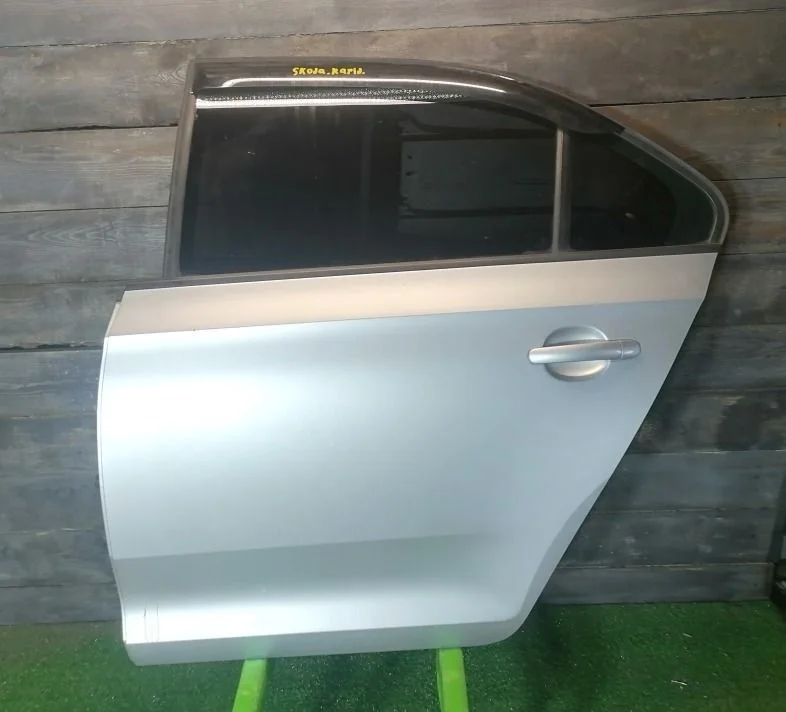 Дверь задняя левая Skoda Rapid