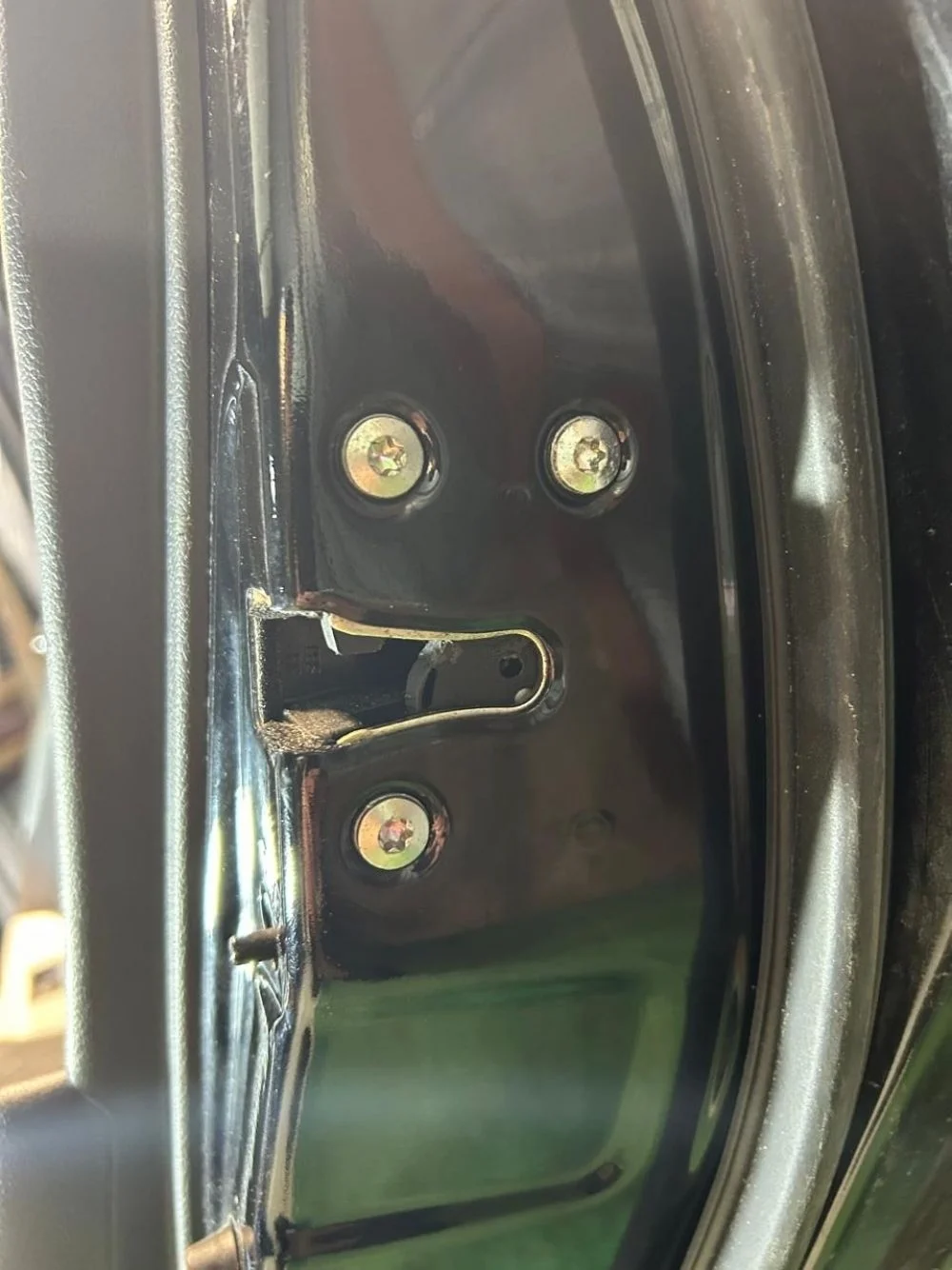 Замок двери задней правой Hyundai Solaris 1