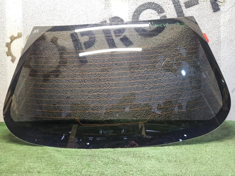 Стекло заднее на Almera G15 sisecam