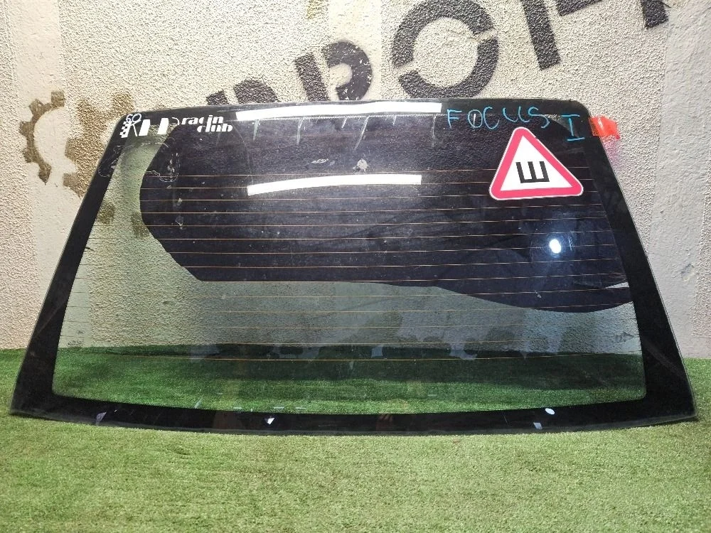 Стекло заднее на Ford Focus 1