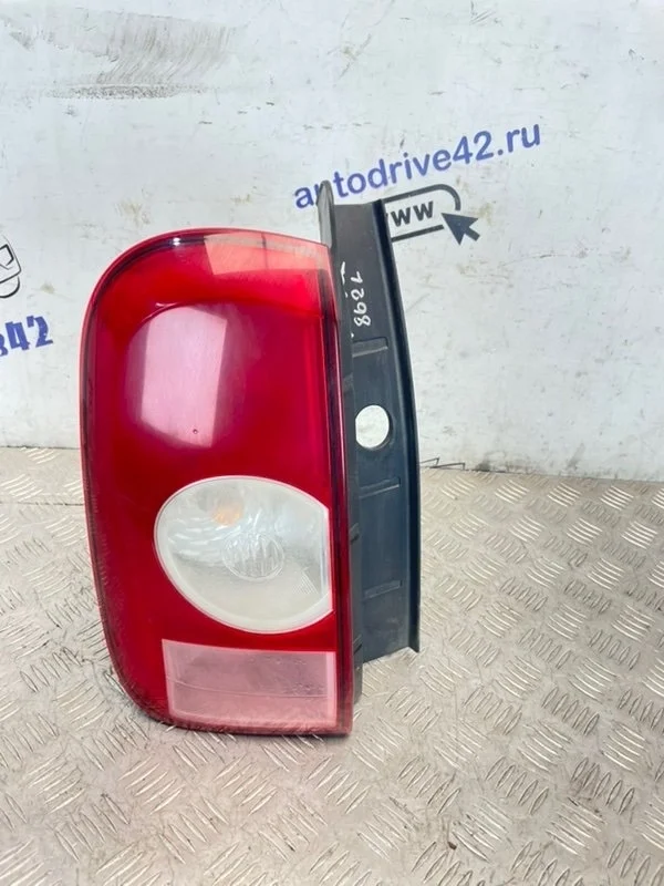 фонарь Renault Duster 2012 HSM F4RA400