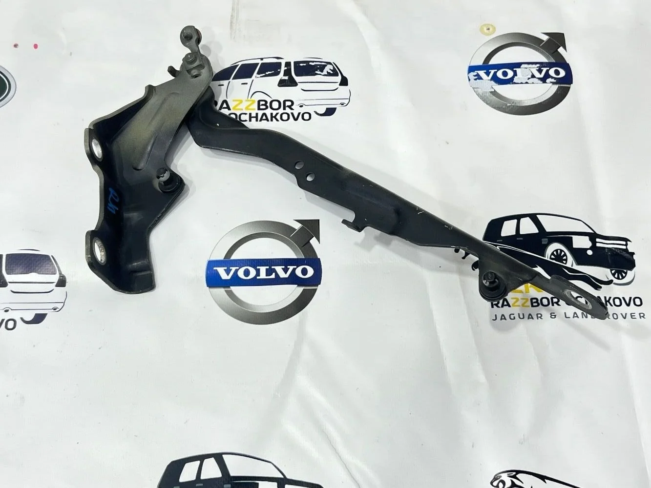Петля капота правая Volvo S80 XC70 V70 P3 XC70 II (2007—2013)