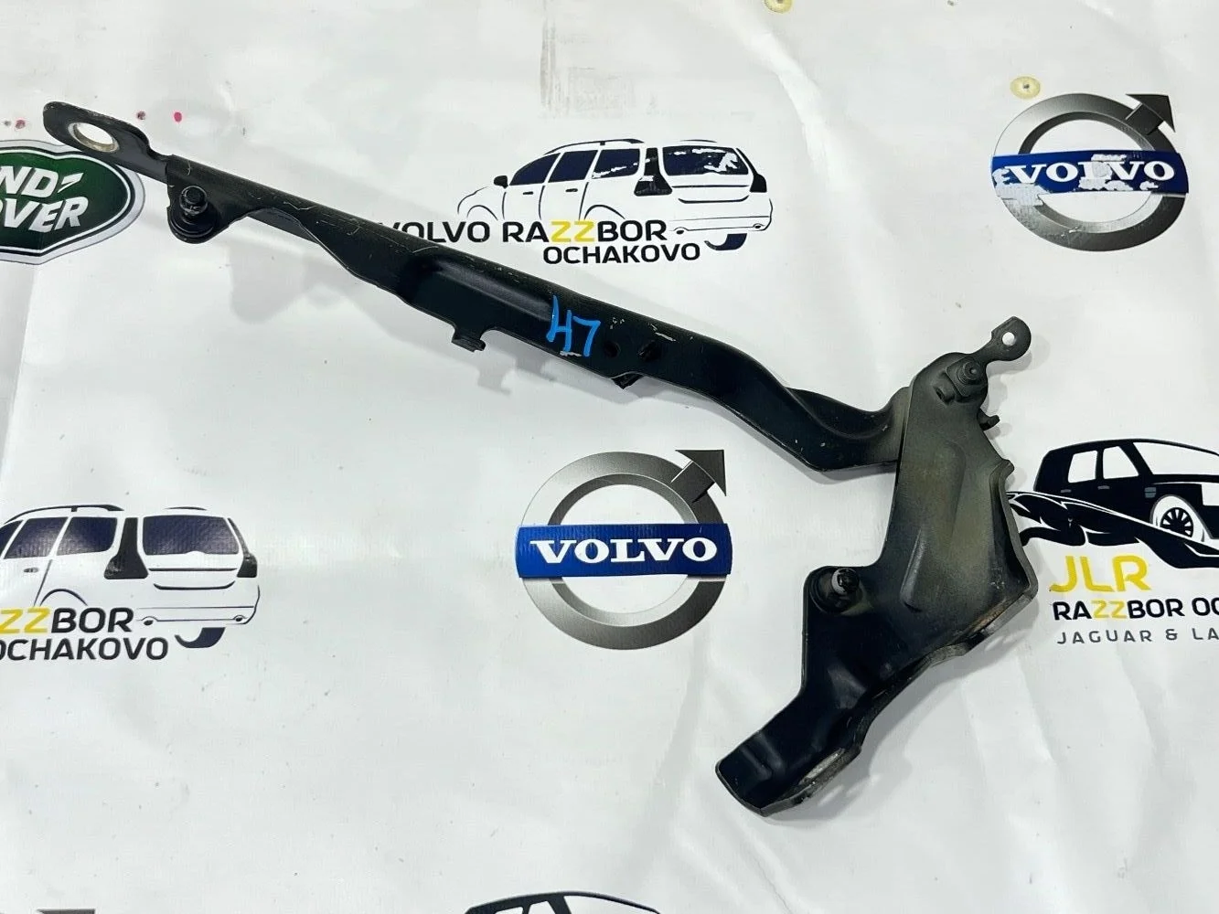 Петля капота левая Volvo S80 XC70 V70 P3 XC70 II (2007—2013)  2008
