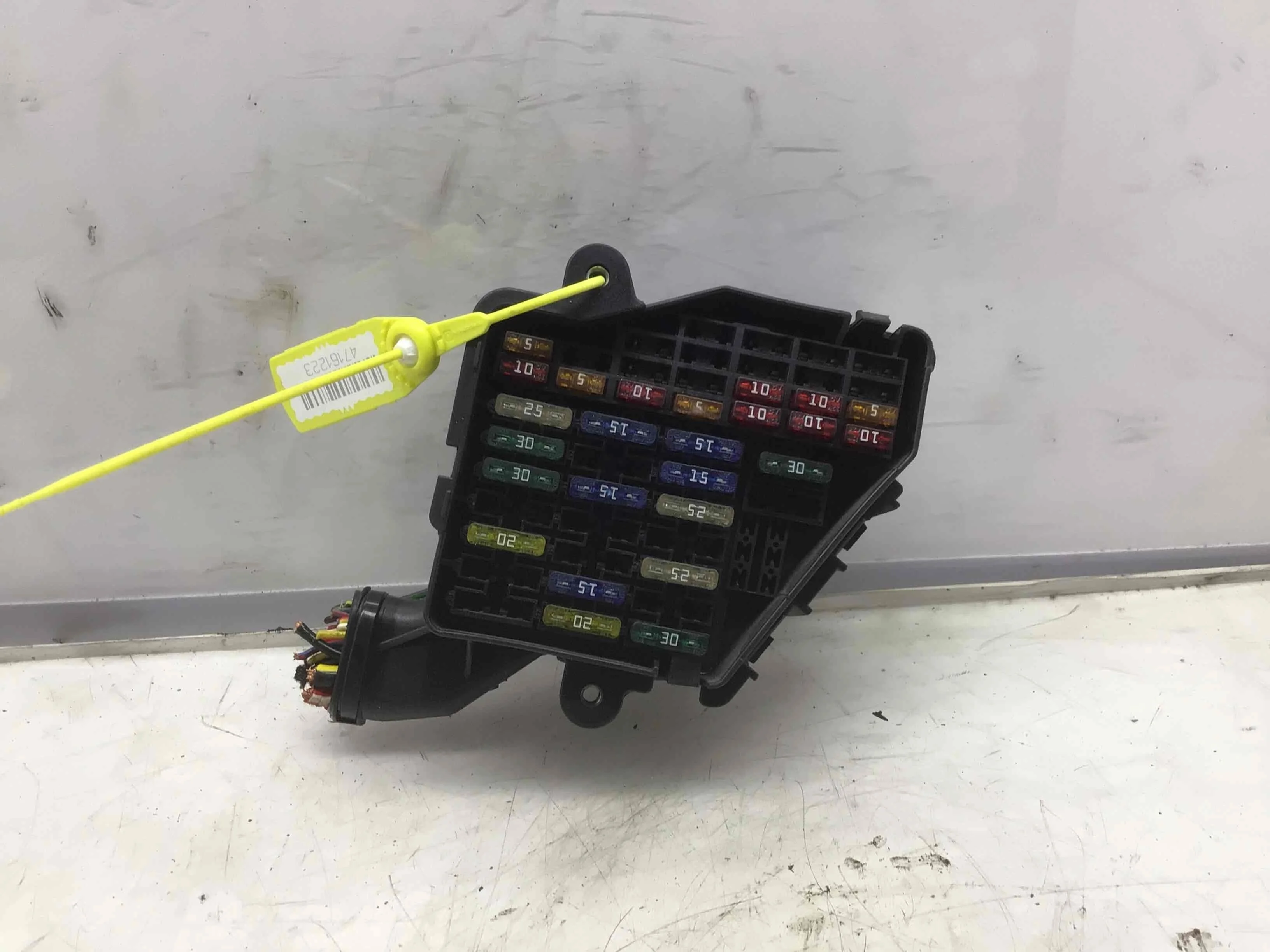 Блок предохранителей Volkswagen Passat B5+ [рестайлинг] (2000-2005) дизель 1.9 TDI Механика Универсал