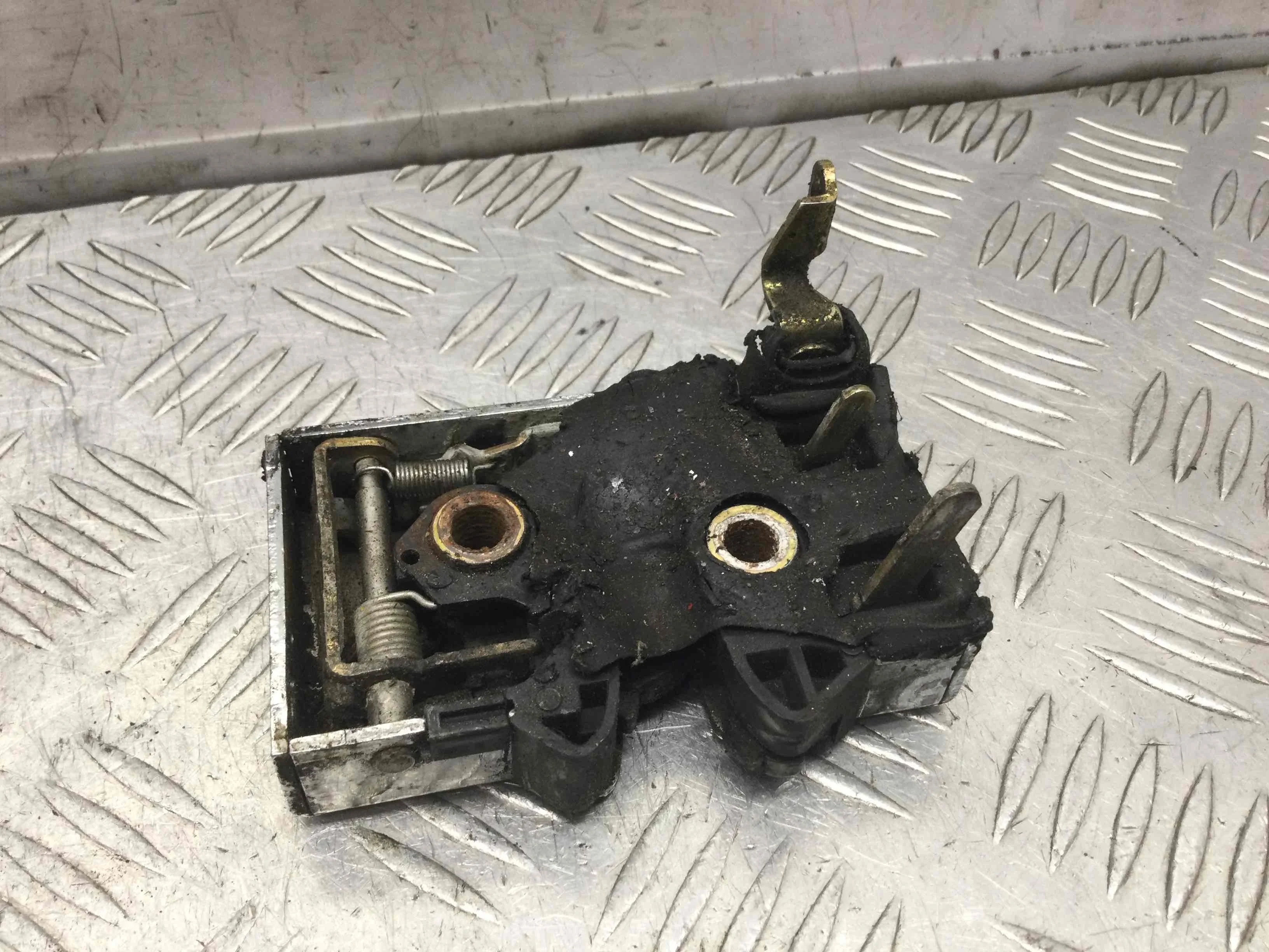 Замок двери передней правой Audi 80 80 B4 (8C) 1991 - 1995 дизель 1.9 TDI Механика Универсал