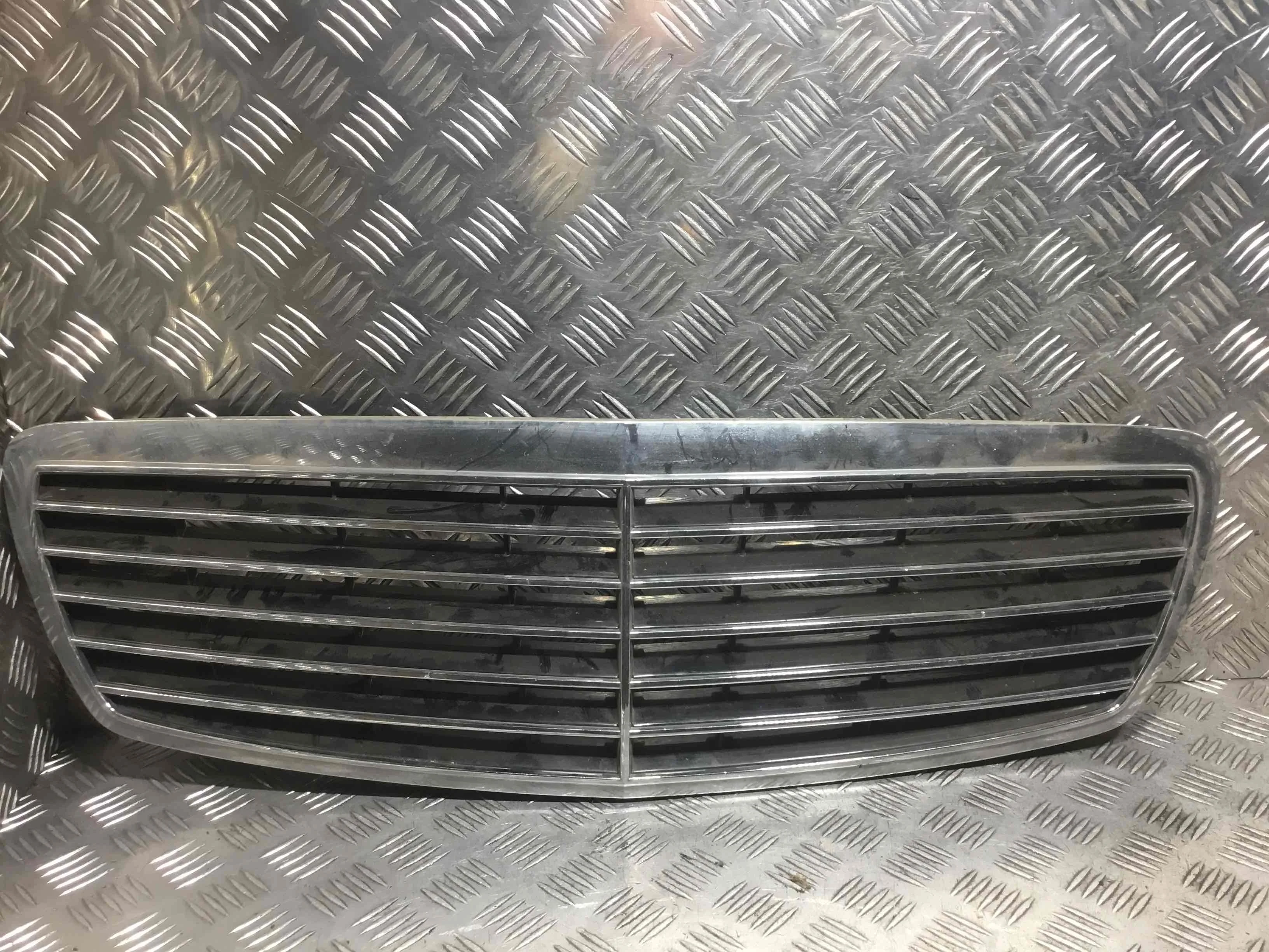 Решетка радиатора Mercedes E-klasse E-klasse (W211) 2002 - 2009 дизель 2.2 CDI Автомат Универсал