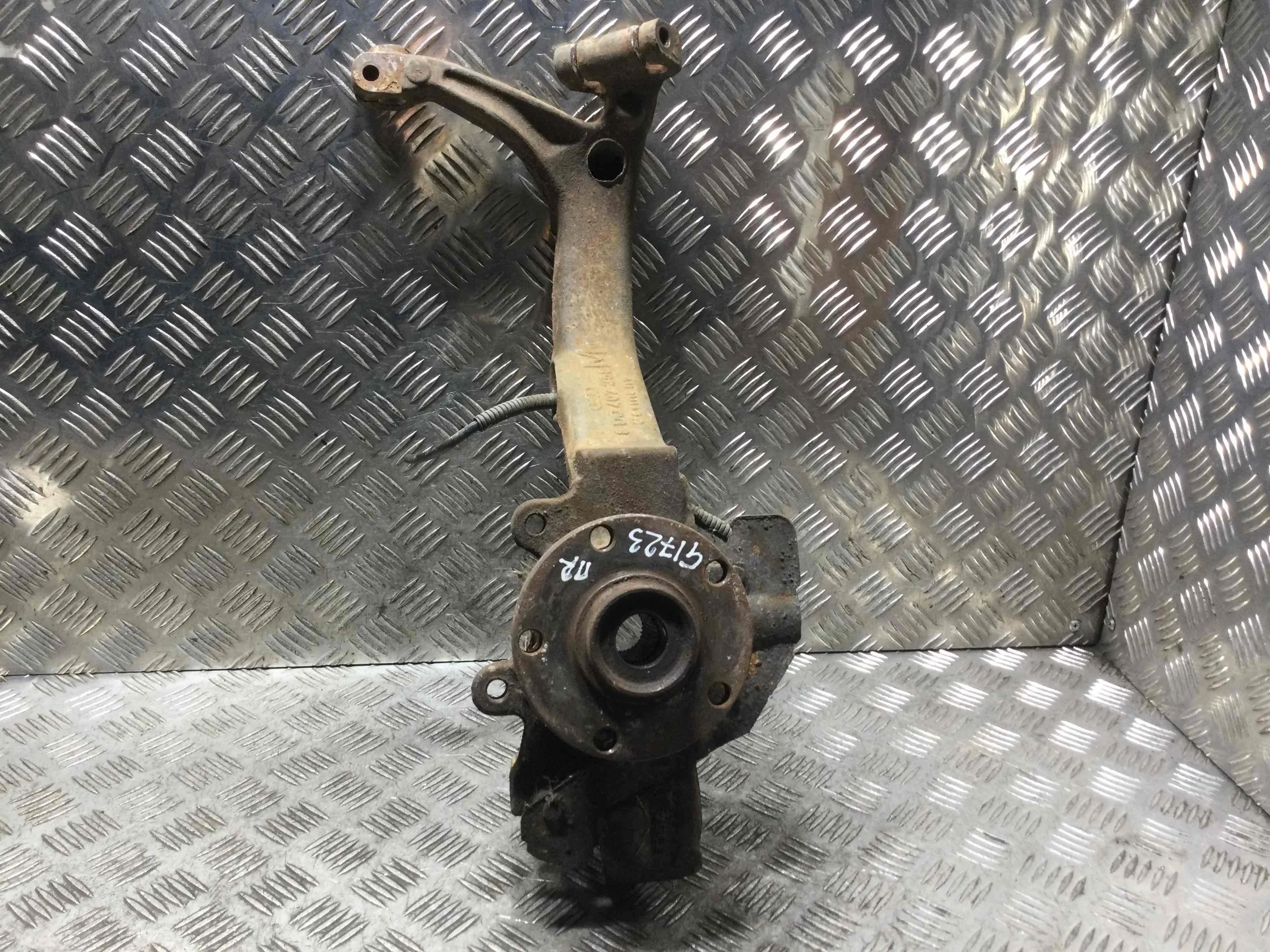 Ступица передняя правая Audi A4 B5 (1994-1999) бензин 1.6 i Механика Седан