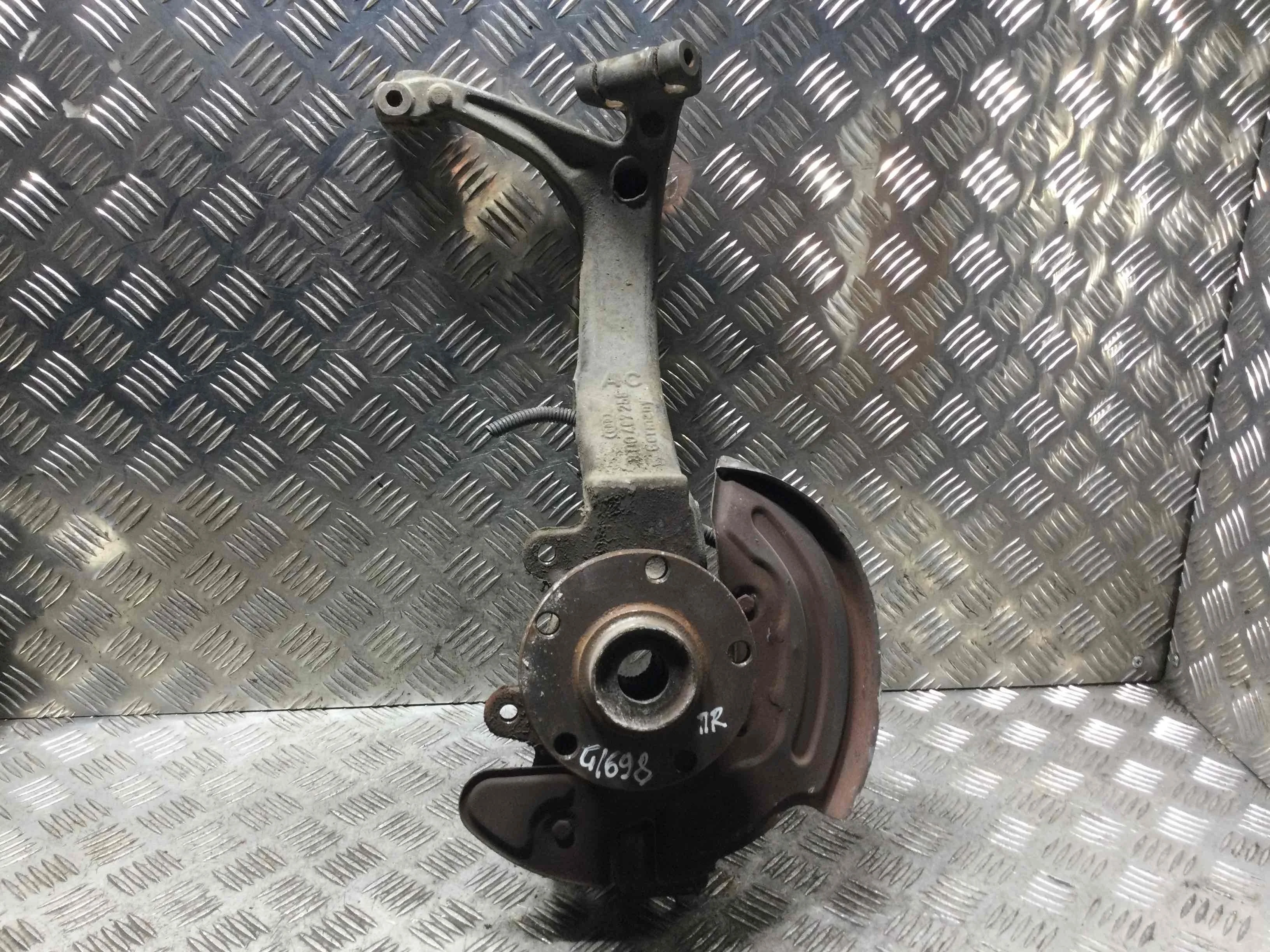 Ступица передняя правая Audi A4 B5 (1994-1999) бензин 1.8 i Механика Универсал